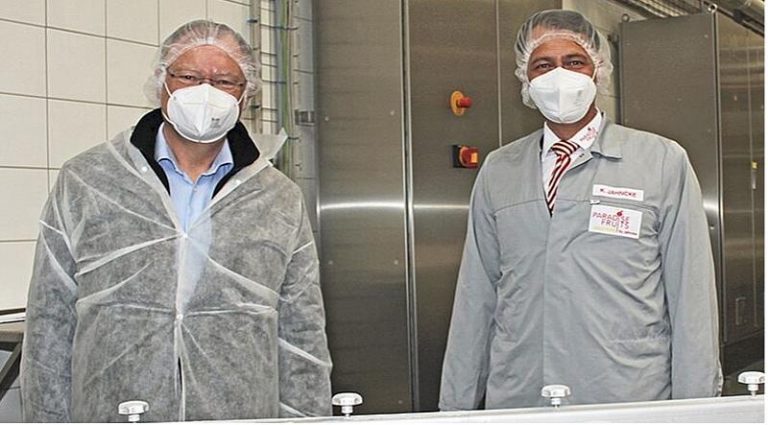 Paradise Fruits Blog Kurt Jahncke und Ministerpräsident Stephan Weil in der Produktionsstätte von Paradise Fruits