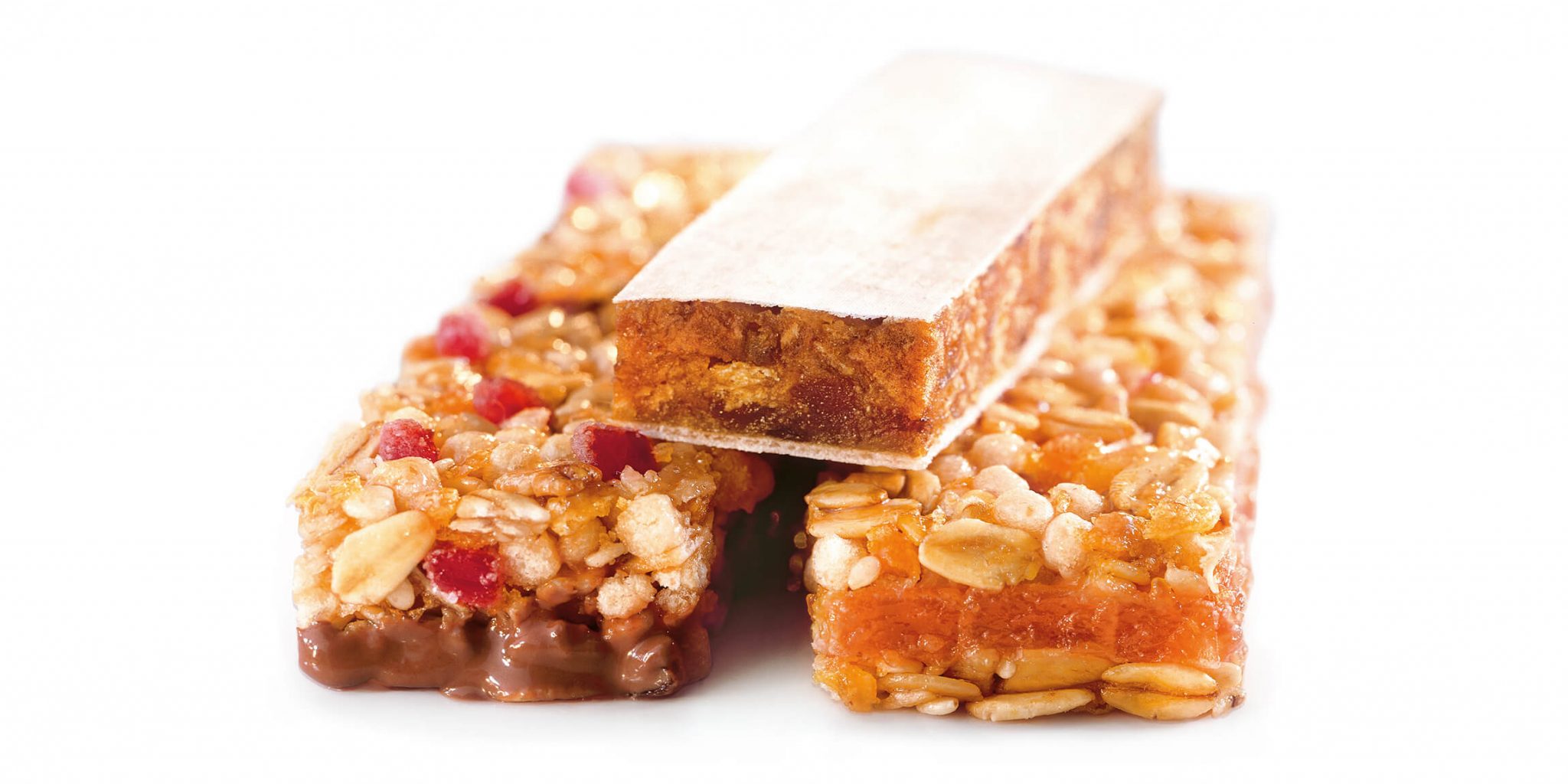 Healthy Snacks– Wellness für die Hosentasche Drei Müsliriegel mit Fruchtstücken.