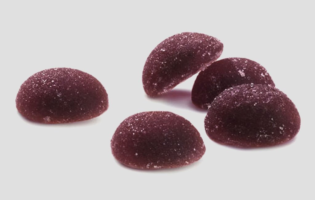 Lebensmittel-Innovationen Ein paar violette Fruit Juice Drops.