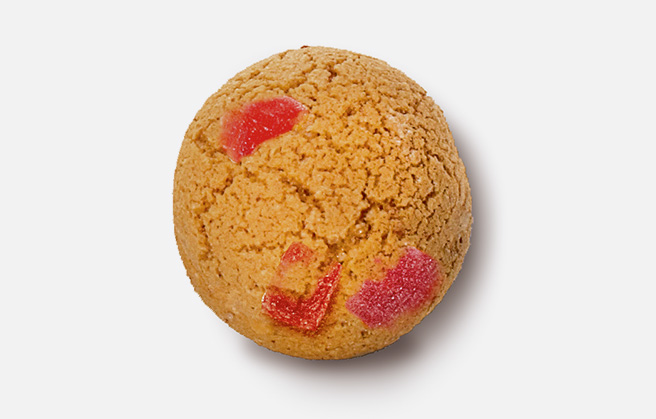 Galleta con masa de frutos rojos en su interior.