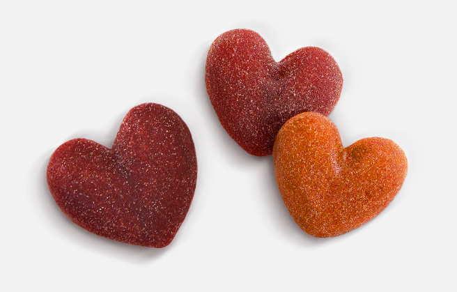 Paradise Fruits Blog Drei herzförmige Fruchtgummis.
